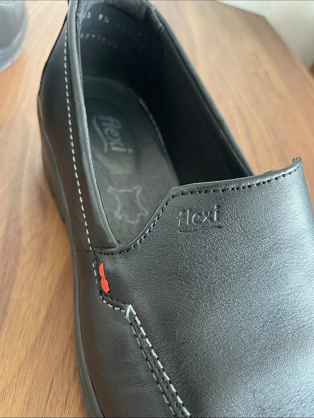 Flexi Black leather Slip-On Leather Loafers